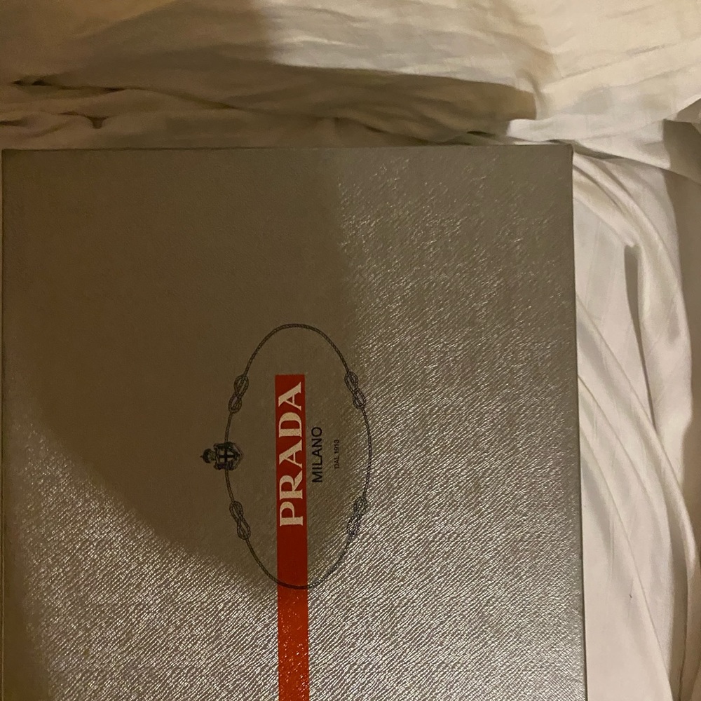Prada - Picture 4 of 4